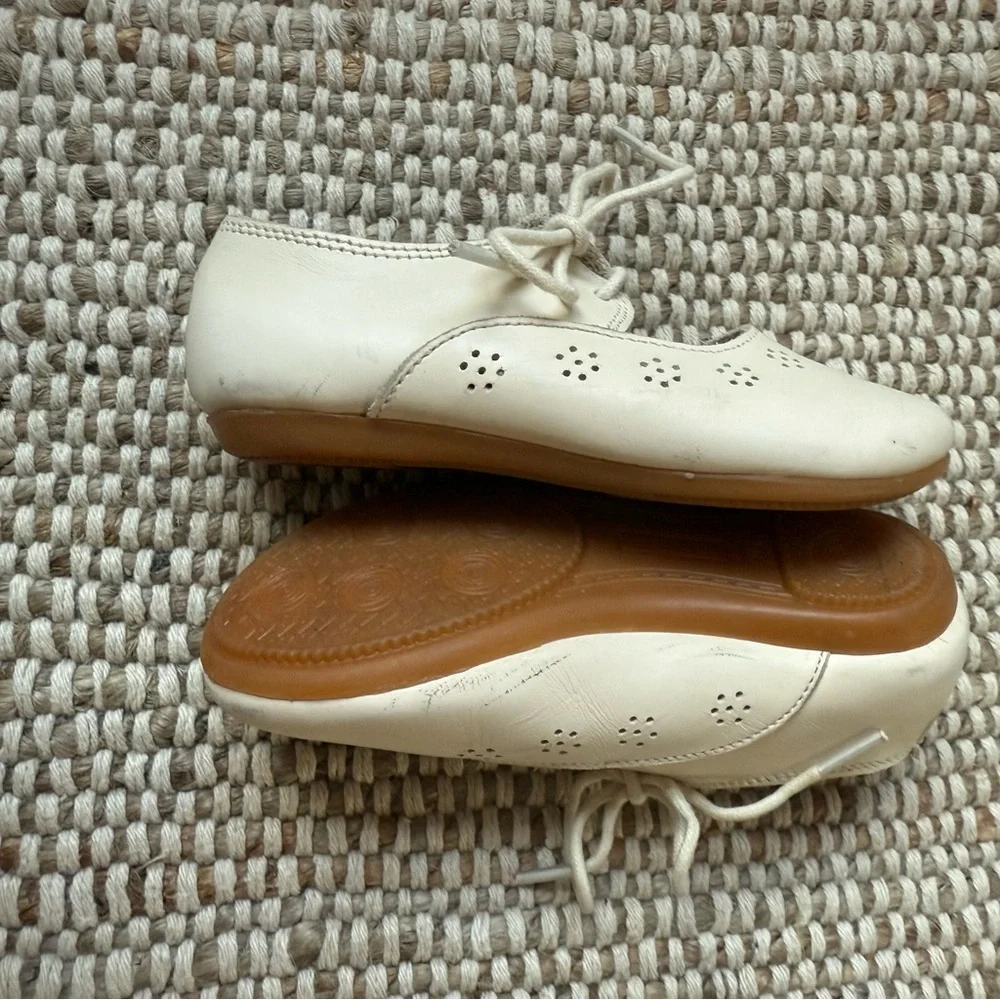 Girl's Cream Leather Lace-Up Shoes with Perforated Detail
